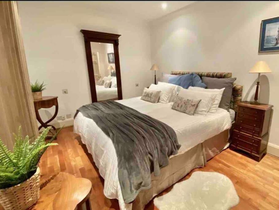 Spacious Flat In The Most Desirable Area Of Londyn Zewnętrze zdjęcie